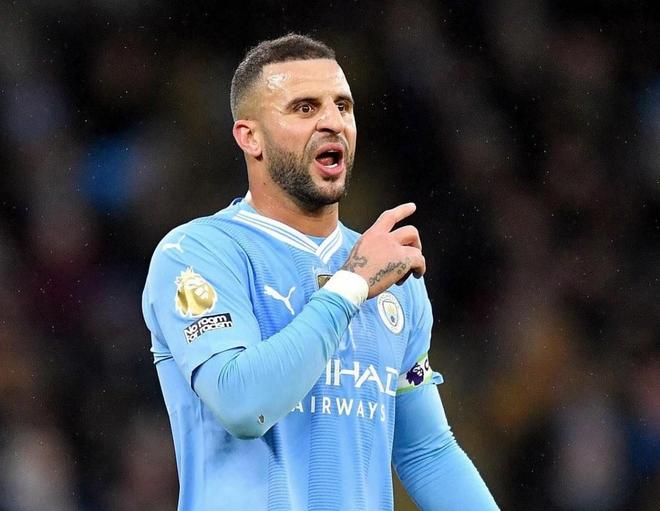 TA：巴萨防守存在问题，但弗里克无意放弃高位防线的战术（TA：巴萨防守堪忧，弗里克仍坚持高位防线战术）