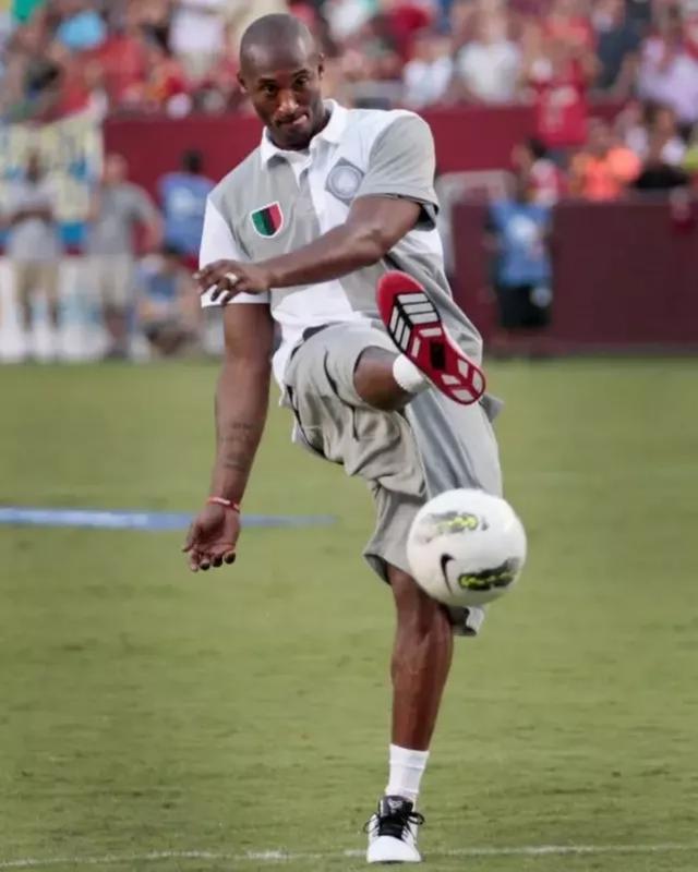 代表皇马出战338场比赛，巴尔韦德成队史出场次数最多的乌拉圭人（出战皇马338场，巴尔韦德成队史乌拉圭球员出场第一人）