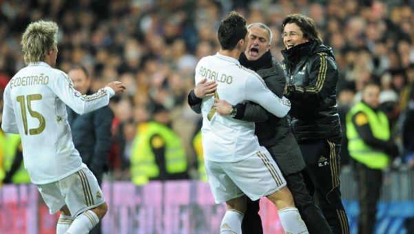 爱德华兹生涯已101次单场得分30+，追平唐斯并列队史第一（爱德华兹生涯第101次单场30+，与唐斯并列队史第一）