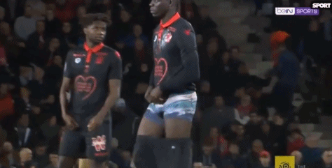 80岁后还能潇洒挥杆，才是高尔夫球友的终极浪漫（八十岁仍能自在挥杆，才是高球人的终极浪漫）