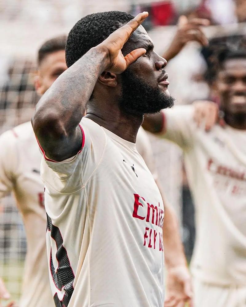 帕福斯体育总监：大卫·路易斯非常职业且伤病少，他很快同意加盟