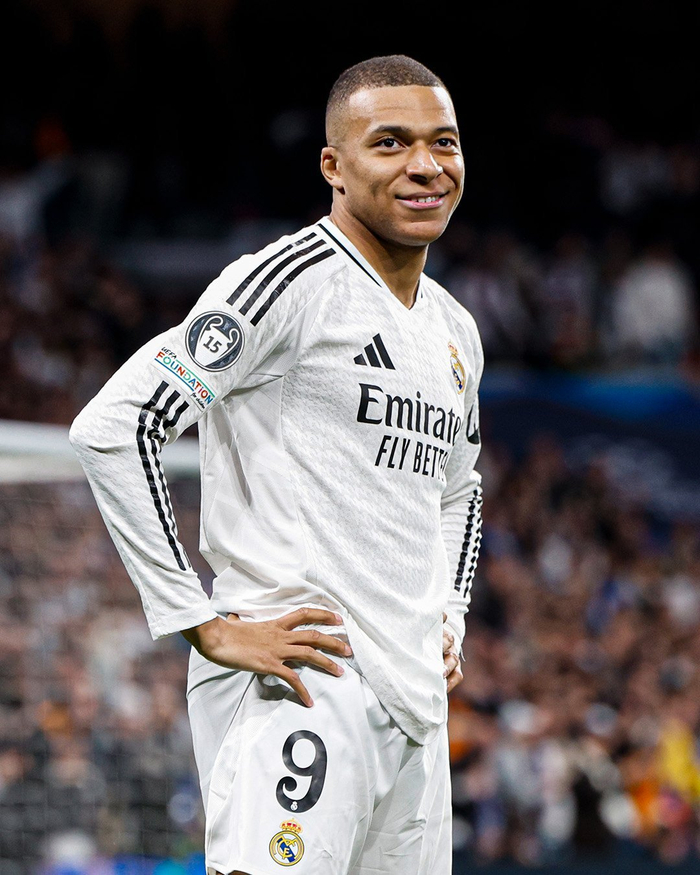 阿姆拉巴特：安东尼不该吃红牌，他并非故意踢对方面部（阿姆拉巴特：安东尼红牌不公，他并非有意踢到对手脸部）