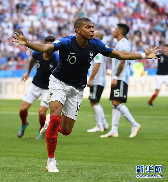 快船下半场进攻崩盘：科比-布朗得分超过哈登和小卡，末节6分钟仅得2分