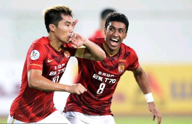 刘军帅晒海牛队与远征军合照：又在末轮完成目标，祝未来可期（刘军帅晒海牛队与远征军合影：再度在末轮达成目标，愿前路可期）