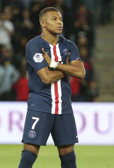 鲲城祝贺英博U21冲乙：期待小将们在中乙书写更多精彩篇章（鲲城恭贺英博U21升入中乙：期待小将们再创精彩篇章）