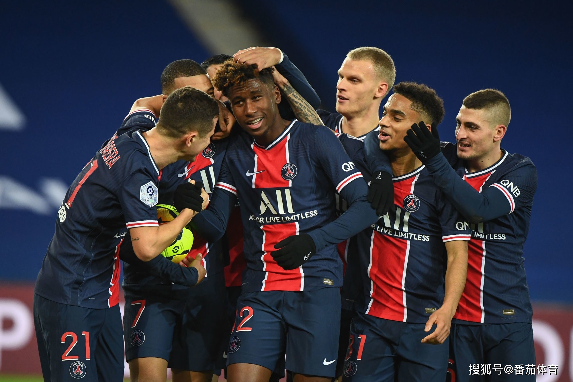 图片报：罗伊斯即将与洛杉矶银河续约至2027年底（《图片报》称：罗伊斯将与洛杉矶银河续约，合同至2027年底）