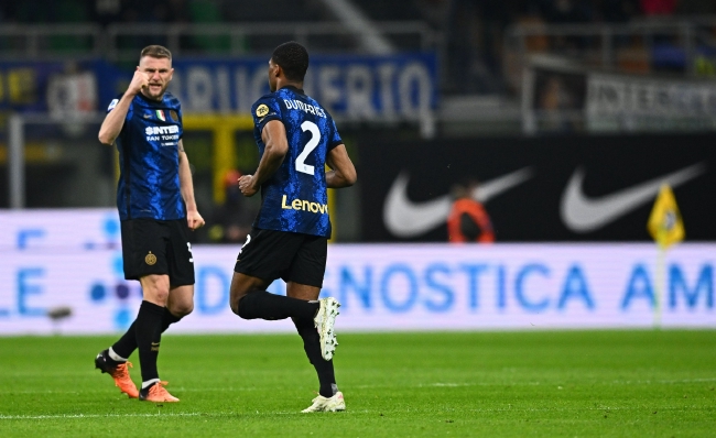 太阳报：狼队球迷团体将在对阵曼联前晚进场15分钟抗议老板（《太阳报》：狼队球迷组织拟在战曼联时晚入场15分钟抗议俱乐部老板）