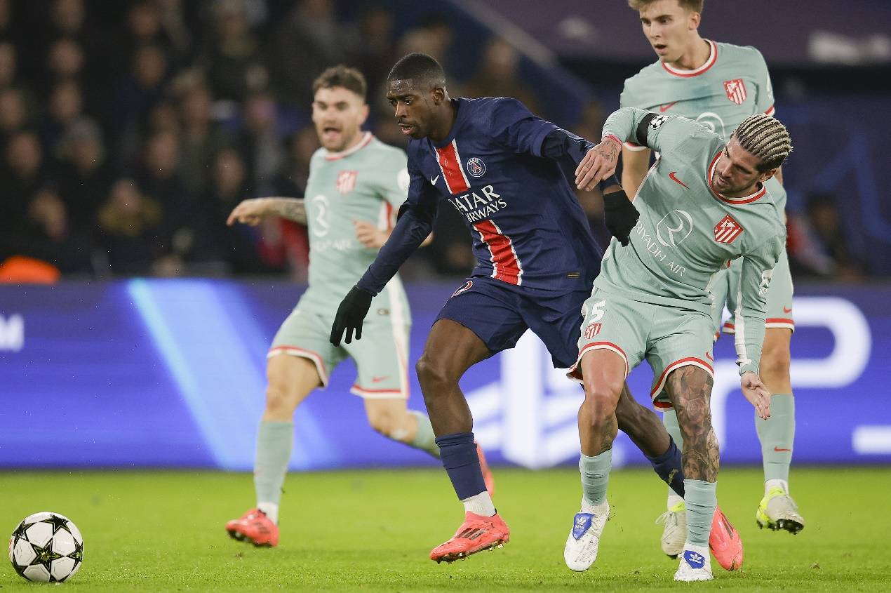 公牛半场三分13中3，吉迪10+5+5咬住比分（公牛半场外线手冷13投3中，吉迪10分5板5助紧咬比分）