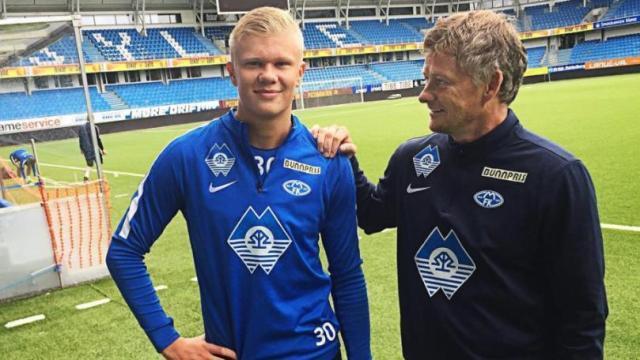 中国女排3-1战胜哥伦比亚提前晋级16强，取得两连胜。（中国女排3-1击败哥伦比亚，提前锁定16强席位，豪取两连胜）