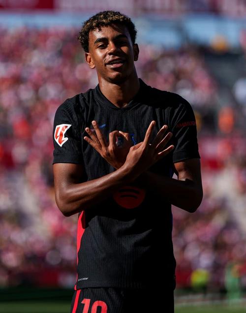 两球一助，梅西当选迈阿密国际vs纳什维尔的全场最佳球员（梅西两射一传，荣膺迈阿密国际对纳什维尔全场最佳球员）