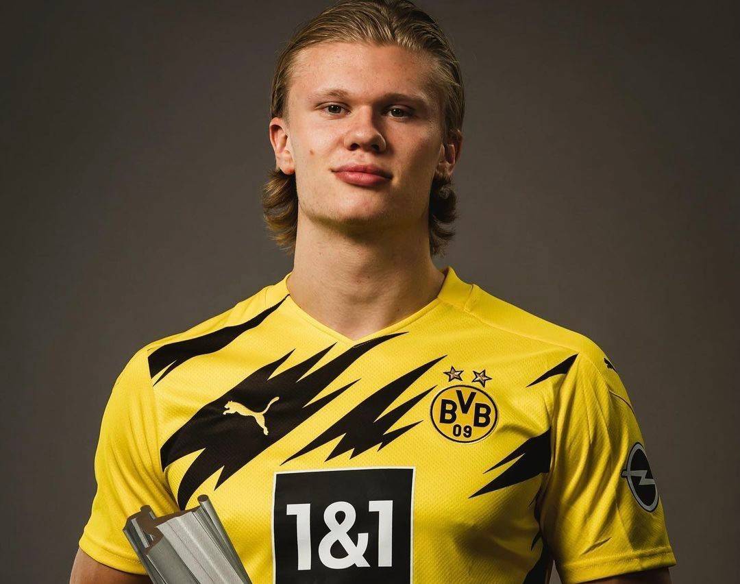 高效发挥！麦基半场11中7贡献17分5篮板（手感爆棚！麦基半场11投7中砍下17分5篮板）