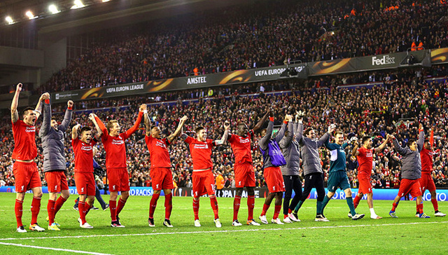 回忆杀！维埃里社媒晒照，大罗、巴乔、狼王等巨星聚餐（回忆满满！维埃里社媒晒合影：大罗、巴乔与狼王等传奇同桌聚餐）