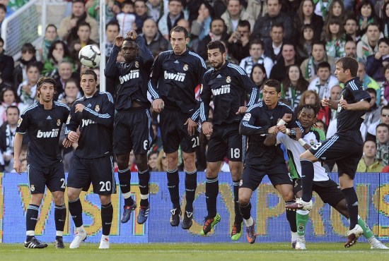 马德兴：路易斯肯定离开申花，阿苏埃和米内罗大概率被留用（马德兴：路易斯铁定离开申花，阿苏埃与米内罗有望继续留队）