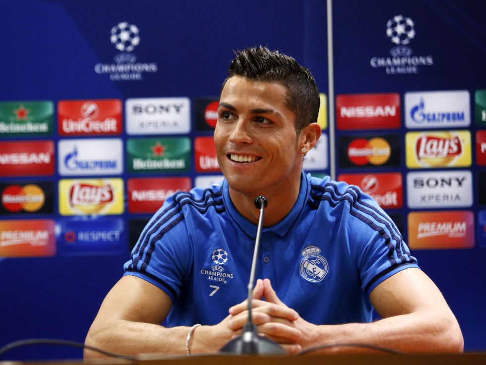 40岁前曼城队长费尔南迪尼奥自宣退役，球员生涯23年赢得30冠（40岁前曼城队长费尔南迪尼奥宣布挂靴，23年职业生涯斩获30冠）