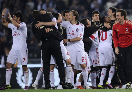 曼联对阵西汉姆联：阿莫林的换人争议与球队表现分析（曼联对西汉姆：阿莫林换人风波及球队表现解读）