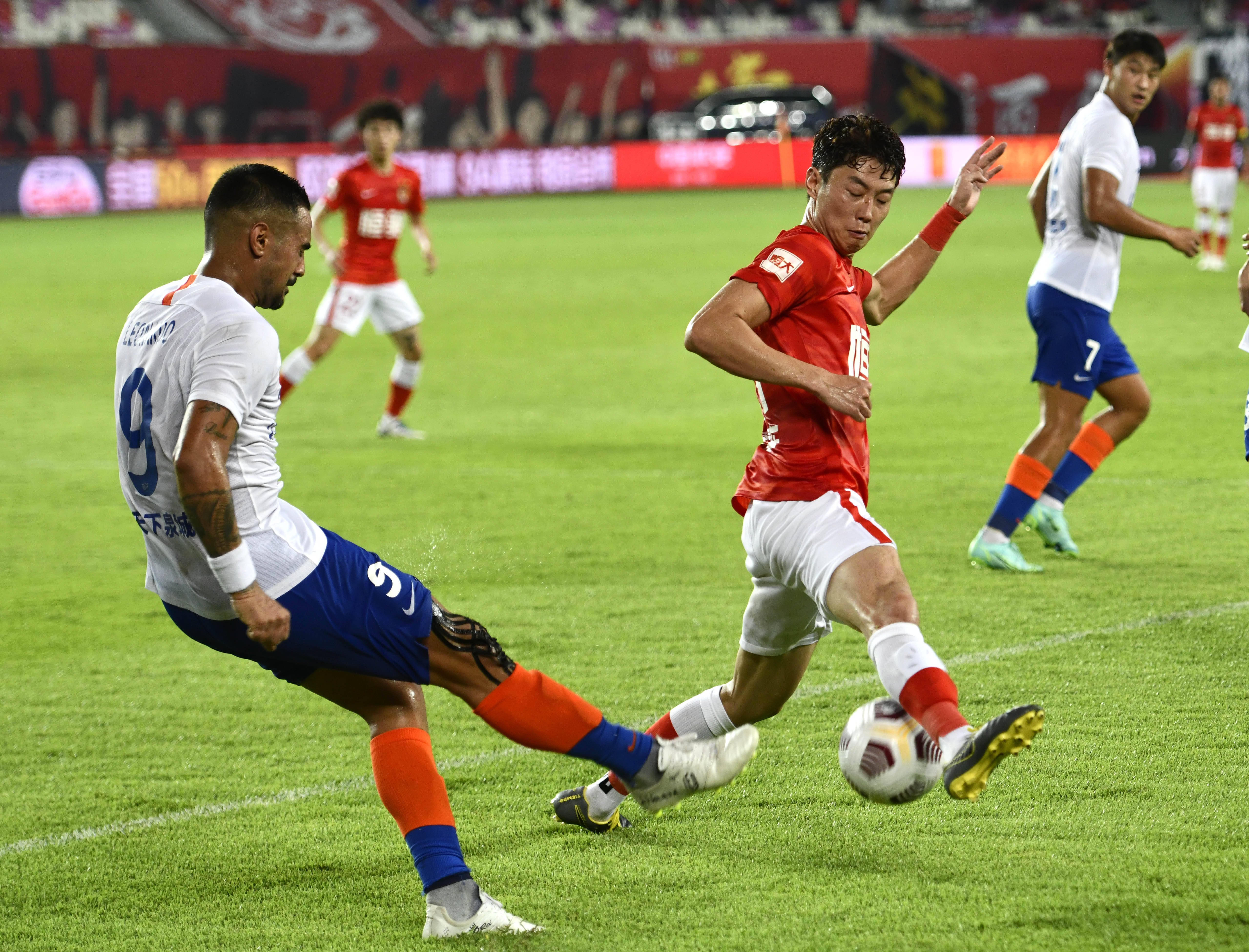 卡佩罗：伊尔迪兹需要自由空间，进攻时应该让他随性一些（卡佩罗：伊尔迪兹需要更大自由度，进攻端应放手让他发挥）